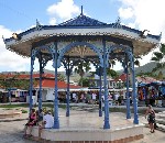 608